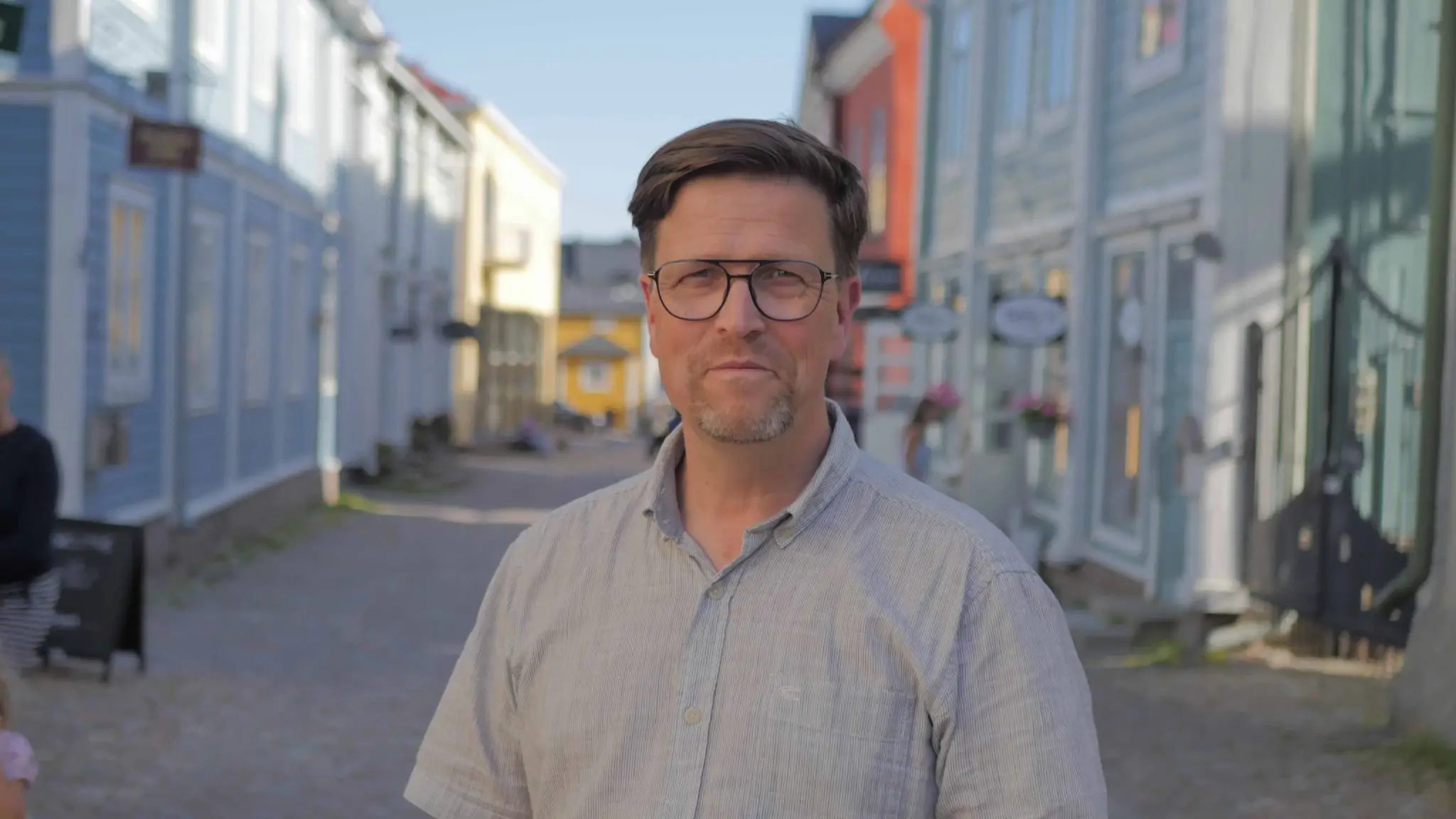 Vaalimisen ja suojelemisen arvoinen ihmiselämä – Klaus Härö uudesta elokuvastaan Hetki ennen valoa